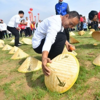 體育扶貧助力鄉(xiāng)村振興 | 農(nóng)民健身大會(huì) 歡樂(lè)送到田間