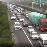 注意！河南高速交警嚴(yán)厲整治占用應(yīng)急車道違法行為