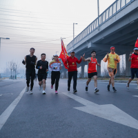 【新春走基層】奔跑吧！鄭州經(jīng)開(kāi)健跑團(tuán)：“刷三環(huán)” 迎新年