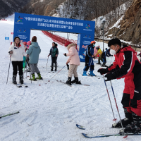 觀摩滑雪比賽、免費學(xué)滑雪……河南這場滑雪公益推廣活動完美收官