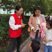 鄭州商務(wù)區(qū)社區(qū)開展“護苗，綠書簽行動”宣傳