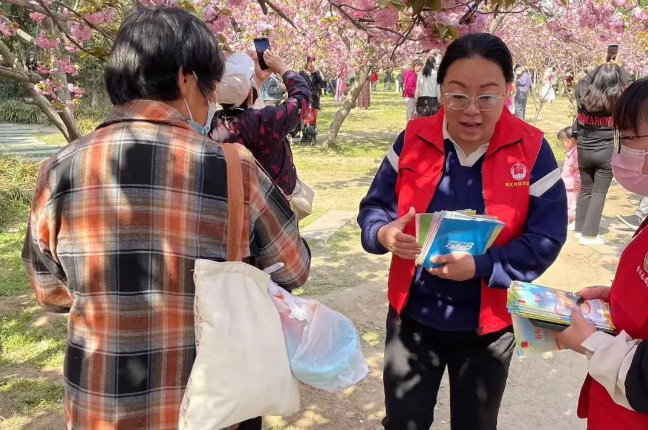 律師“坐診”、普法宣傳......開封景區(qū)里的靚麗法治“風景線”