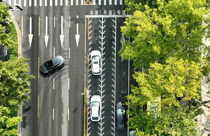 鄭州首個多車道“可變車道”落地金水路經(jīng)二路